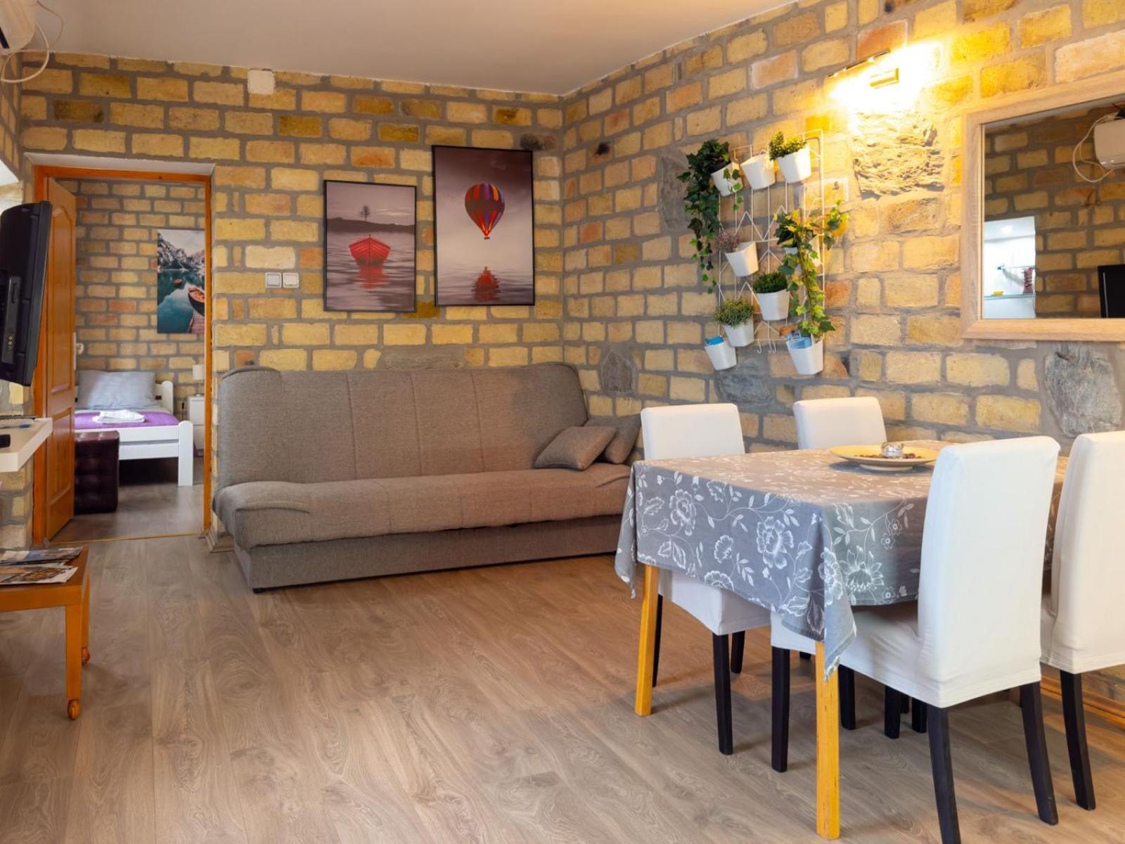 Bakina Kuca Apartment Golubac Ngoại thất bức ảnh